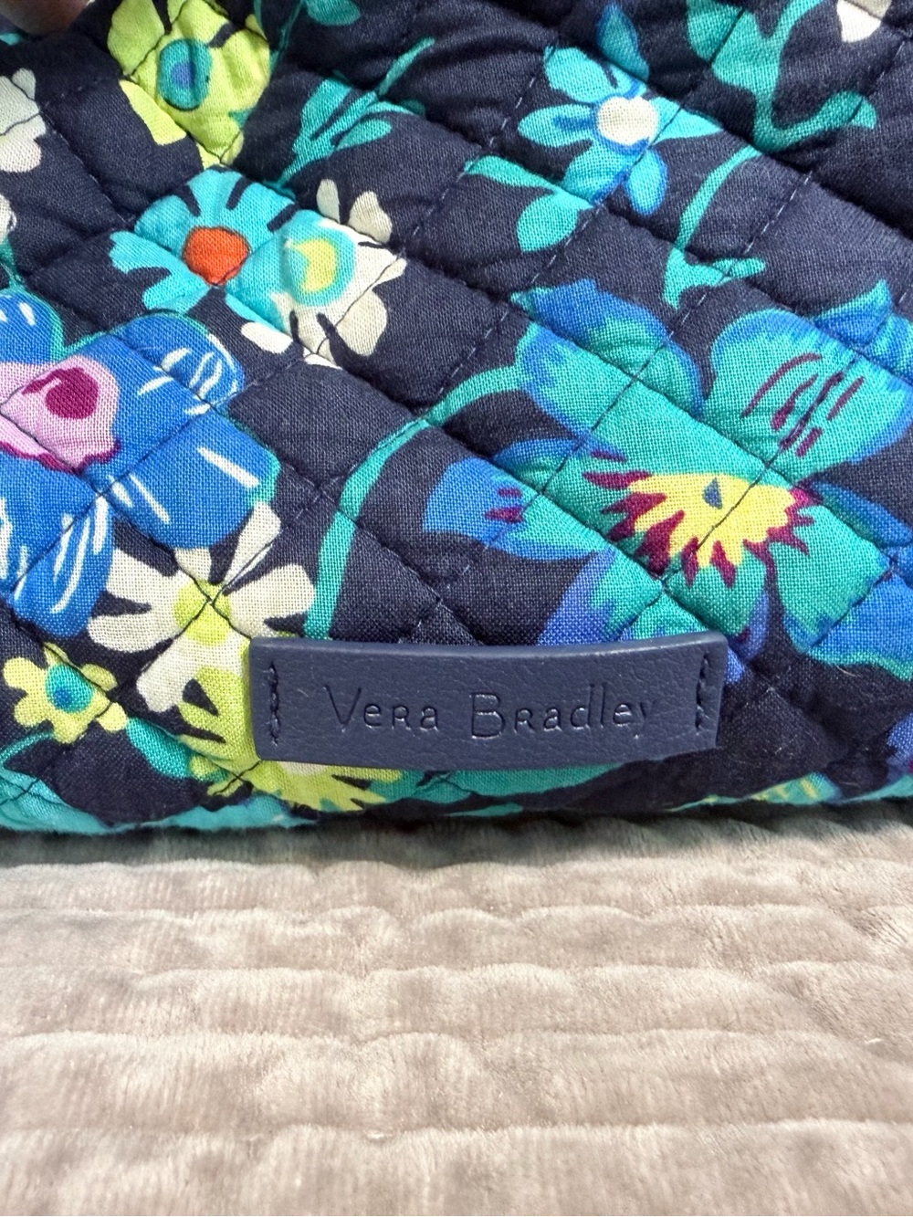 VERA BRADLEY On the Go Crossbody Bag Midnight Blues Retired Print Quilted Floral - Picture 3 of 11
